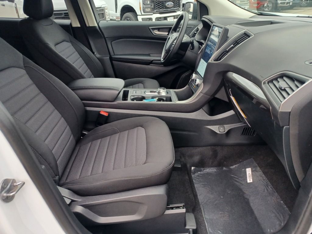 2024 Ford Edge SE photo 5