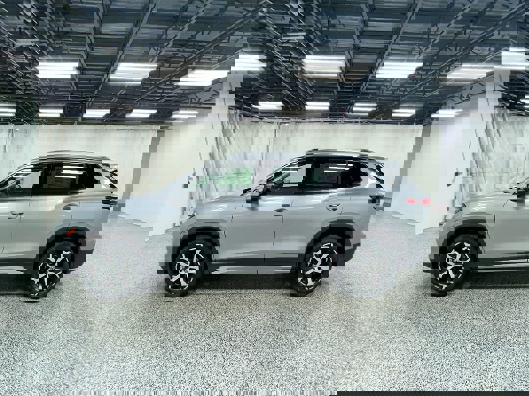 2025 Volkswagen Tiguan SE photo 2