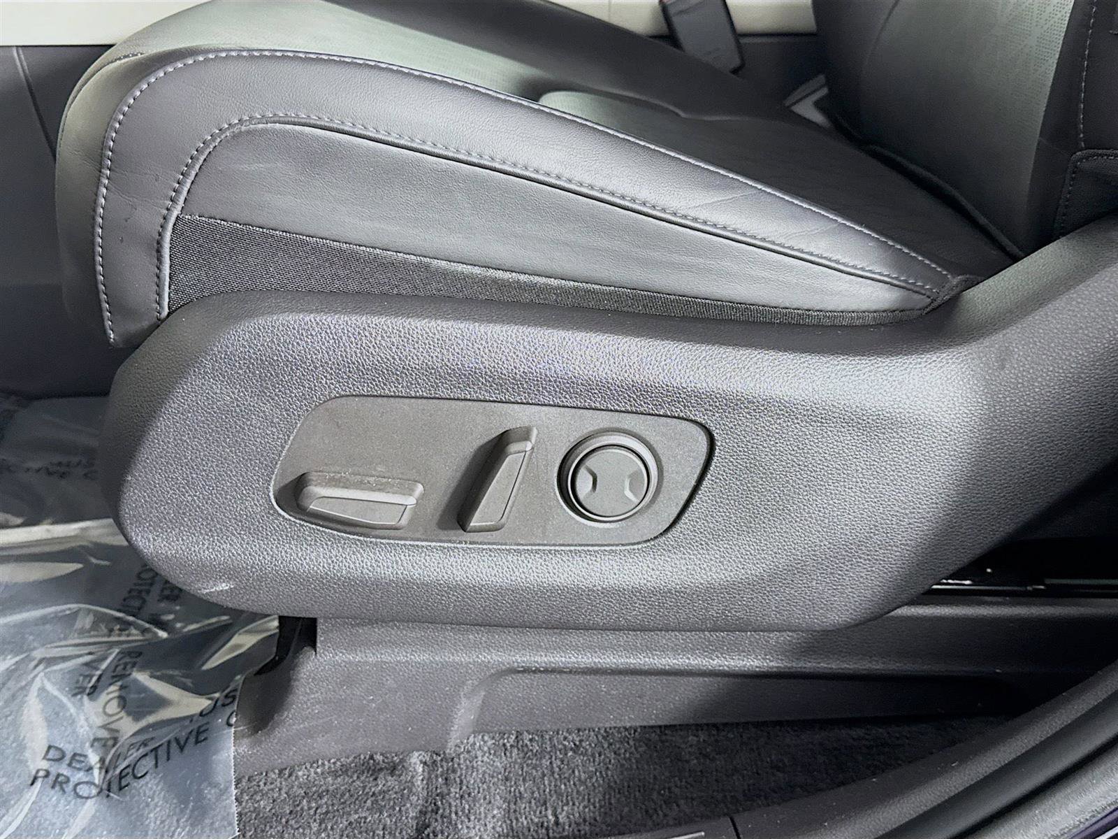 2024 Kia Carnival LX photo 19