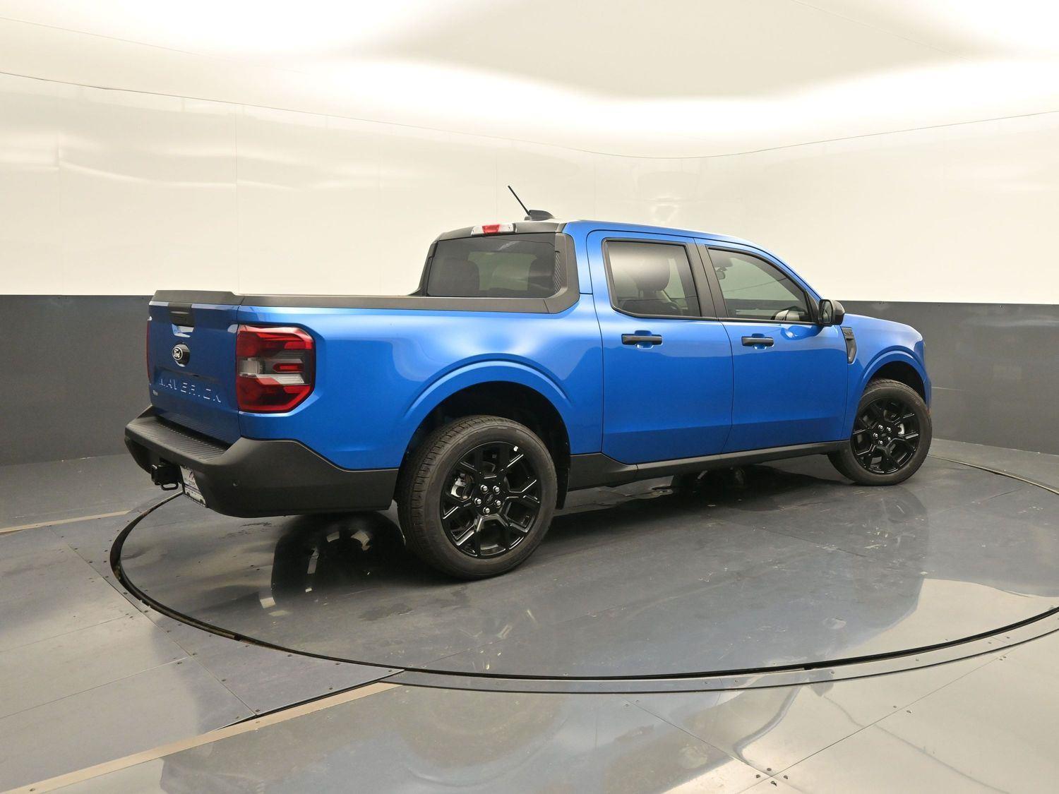 2025 Ford Maverick XLT photo 2