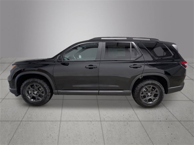 2025 Honda Pilot TrailSport photo 2