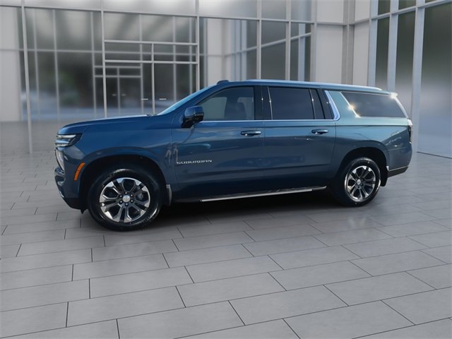 2025 Chevrolet Suburban LT photo 4