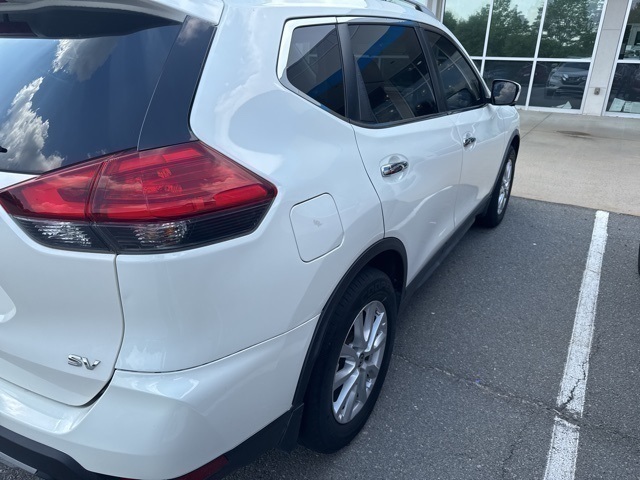 2017 Nissan Rogue SV photo 4