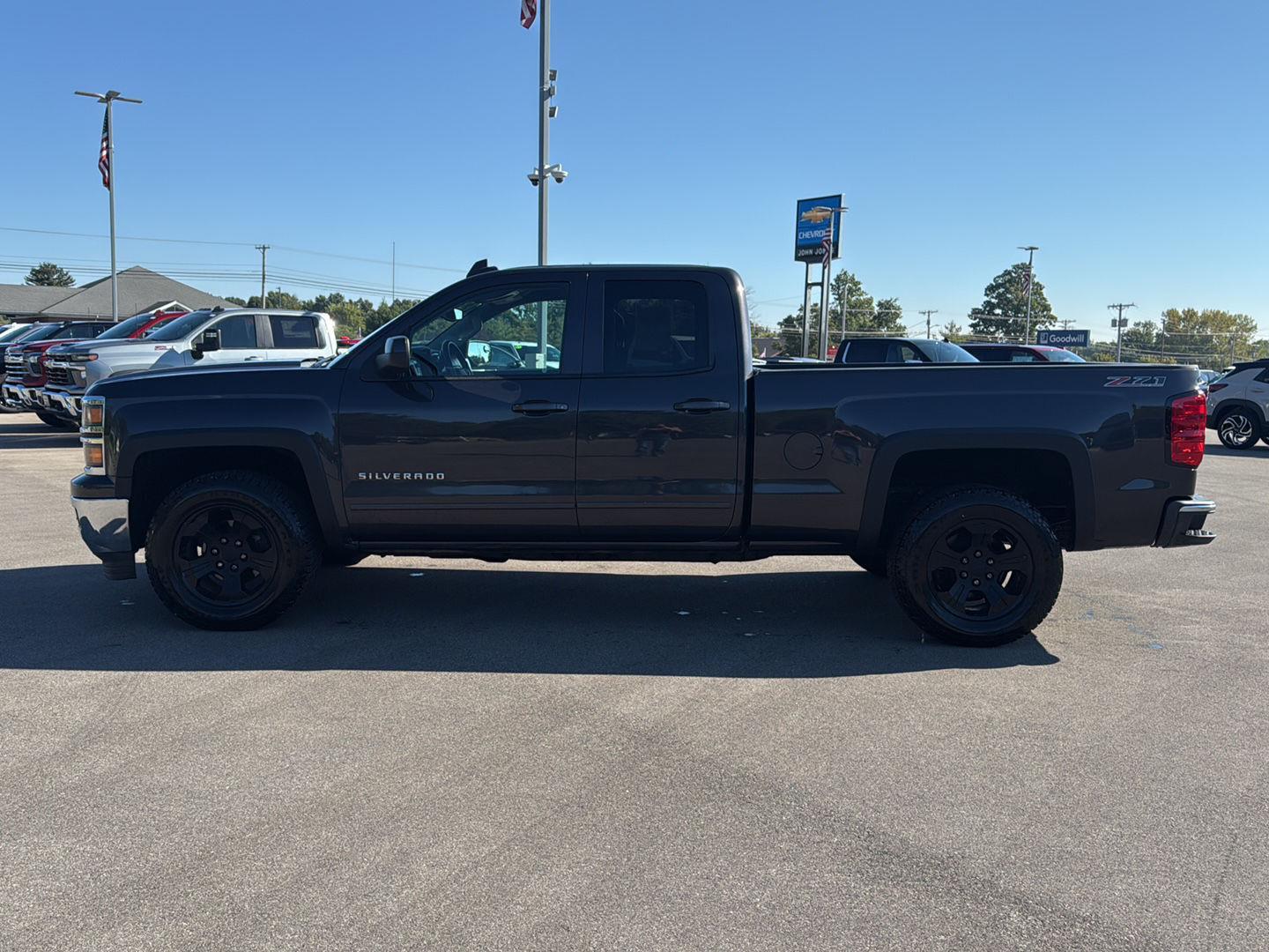 2015 Chevrolet Silverado 1500 LT photo 2