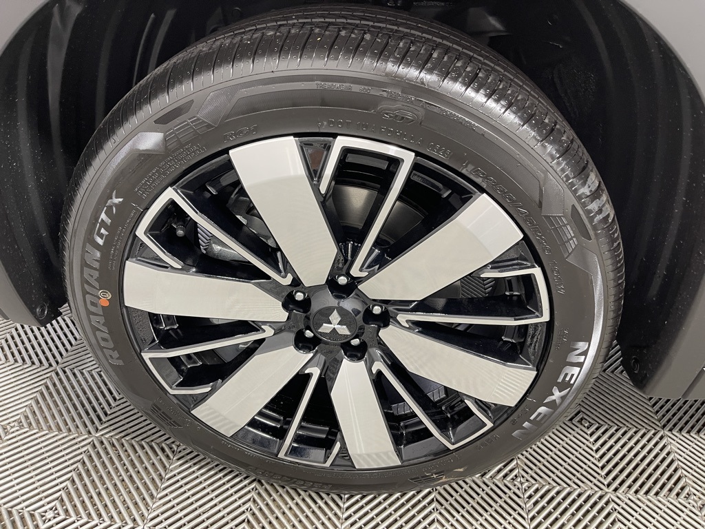 2025 Mitsubishi Outlander SE photo 35