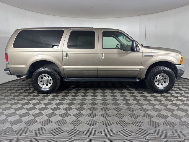 2000 Ford Excursion XLT photo 2