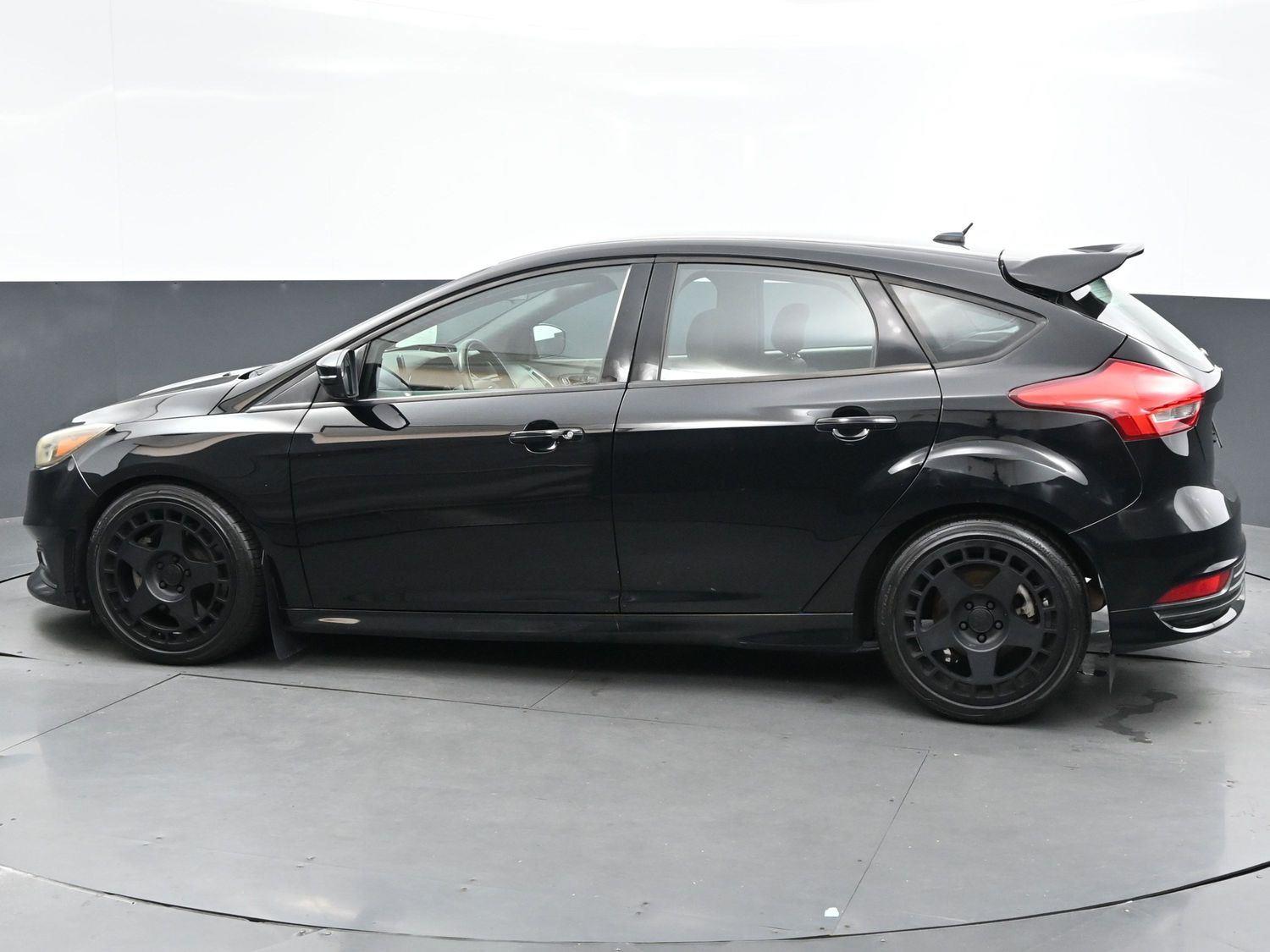 2017 Ford Focus ST photo 3