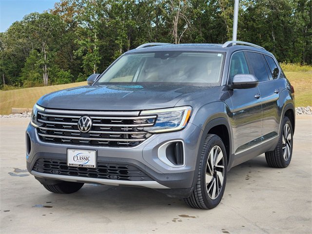 2024 Volkswagen Atlas SEL photo 3