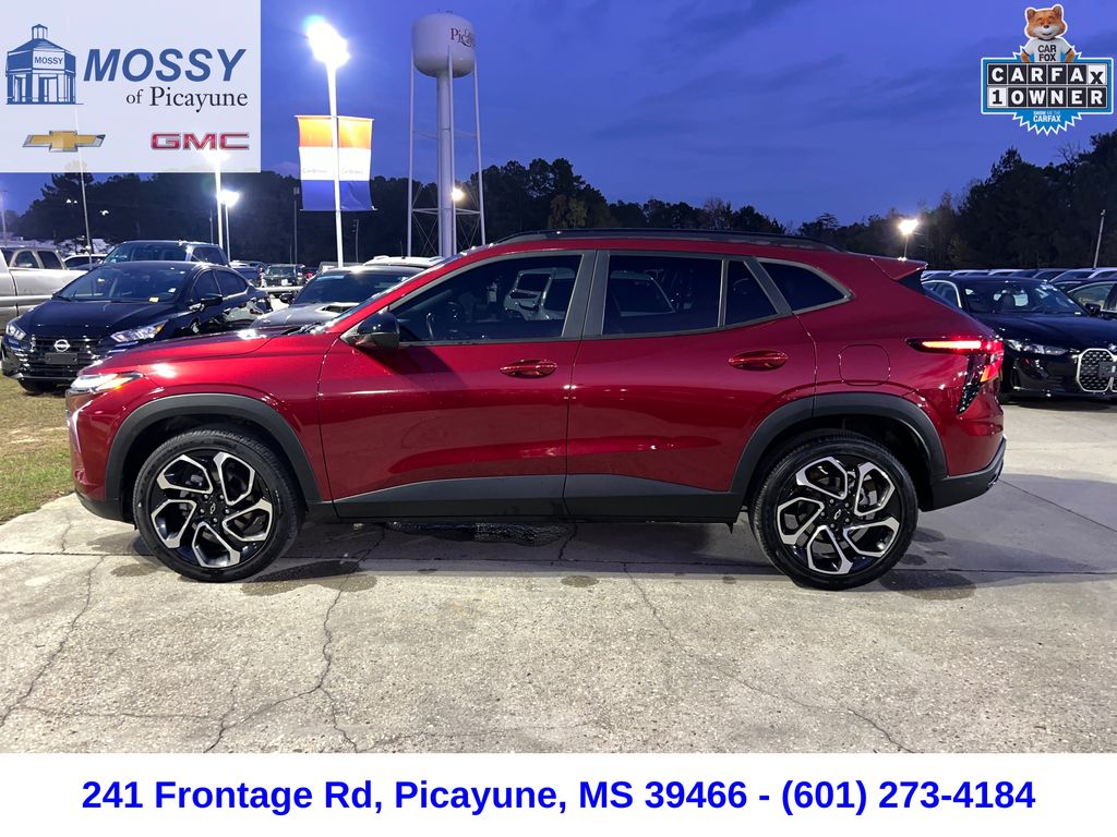 2024 Chevrolet Trax photo 2