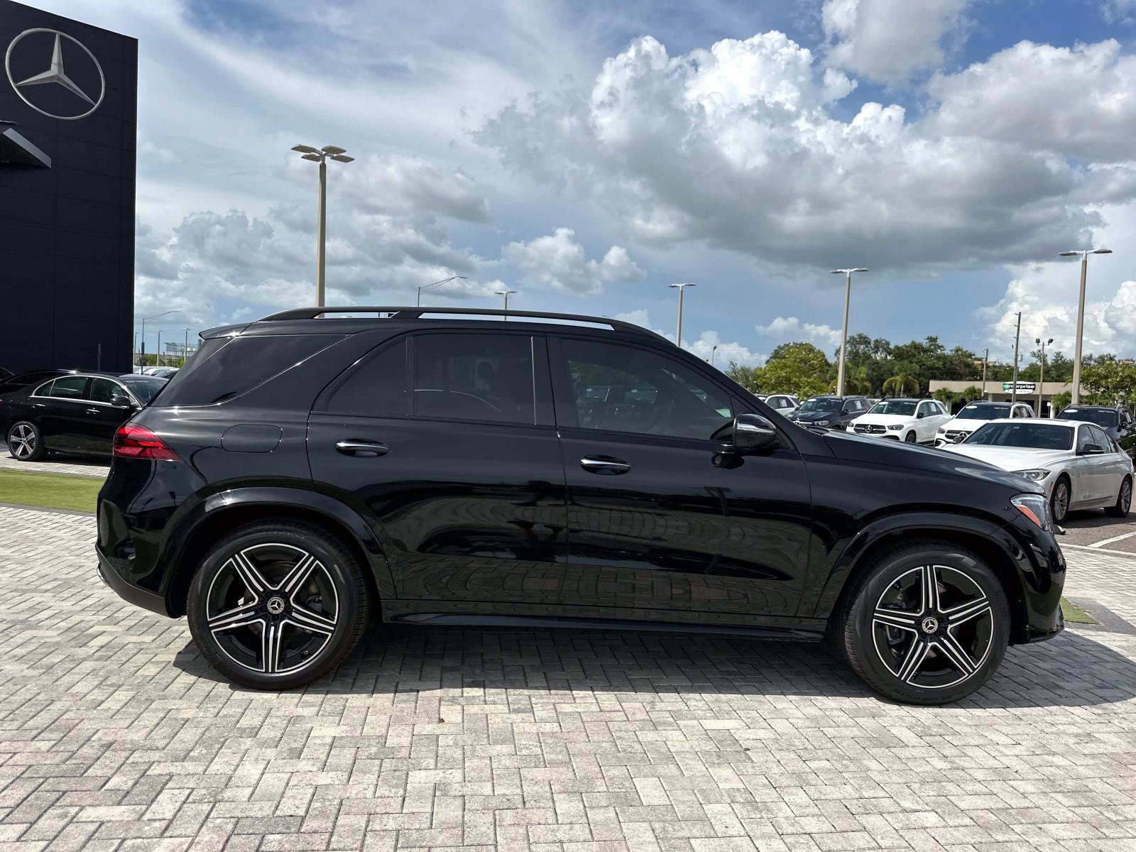 2025 Mercedes Benz GLE 450 4MATIC photo 3