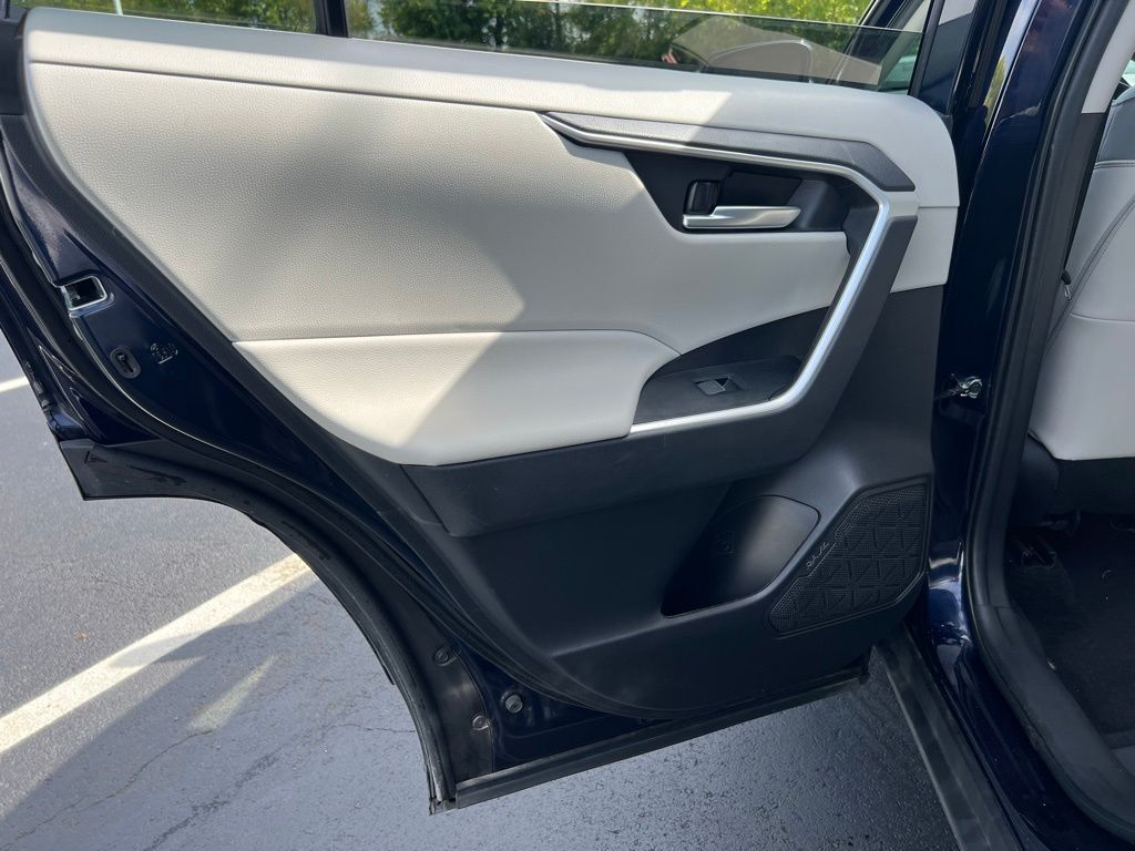 2023 Toyota RAV4 XLE Premium photo 21
