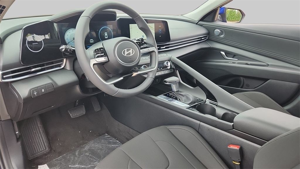 2025 Hyundai Elantra SEL Convenience photo 17