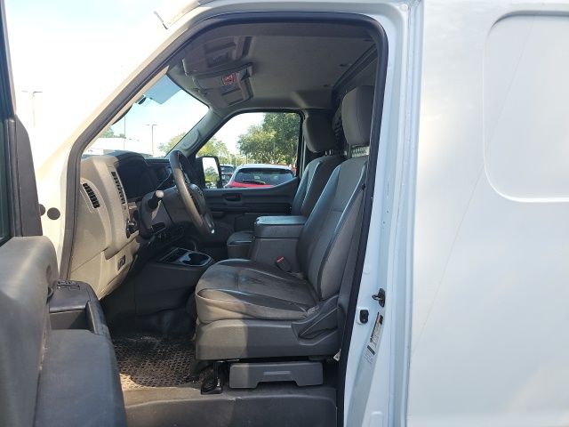 2018 Nissan NV2500 HD SV photo 2