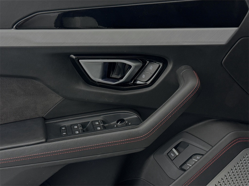 2019 Lamborghini Urus photo 17
