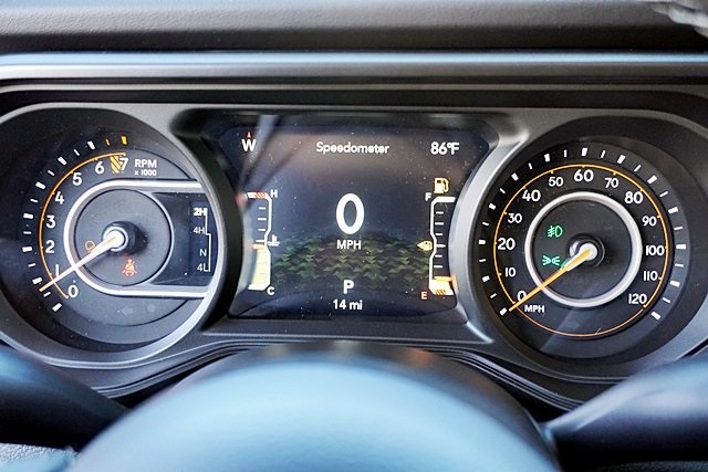 New 2025 Bright White Clear-Coat Exterior Paint Jeep Mojave image 39