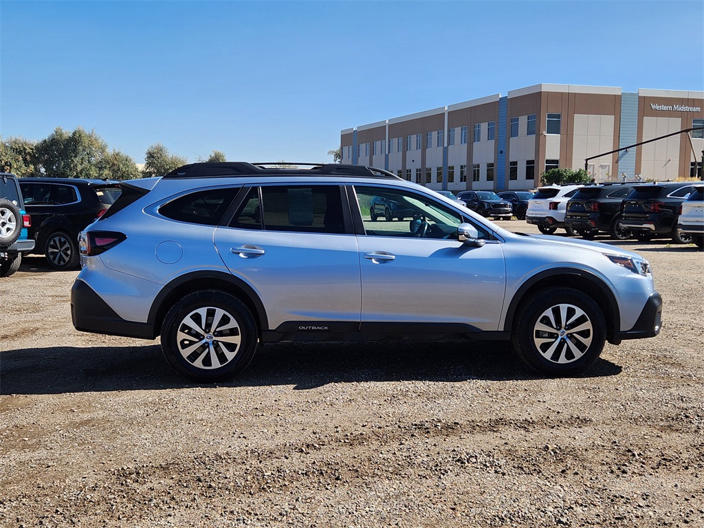 2022 Subaru Outback Premium photo 2