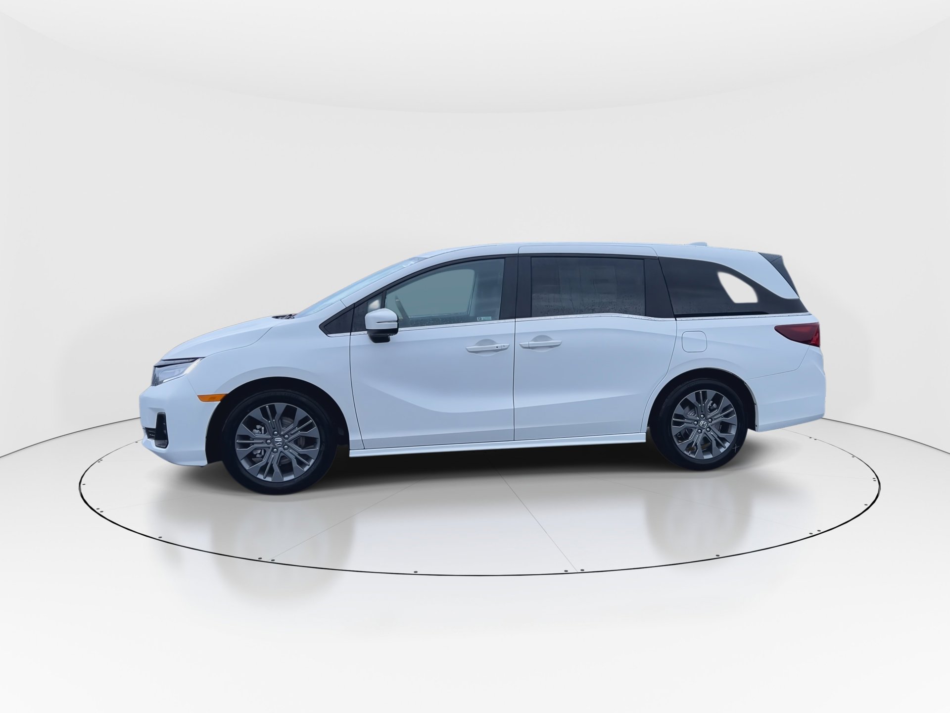 2026 Honda Odyssey Touring photo 4