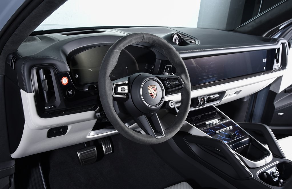 2026 Porsche Cayenne GTS photo 3