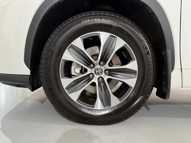 2020 Toyota Highlander XLE photo 12