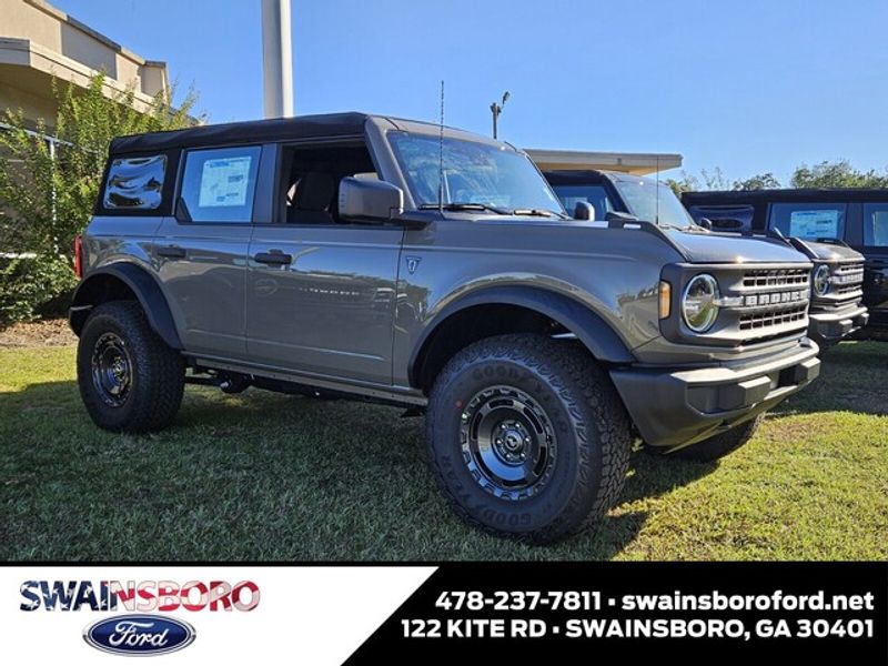 2025 Ford Bronco 4-Door Base's photo