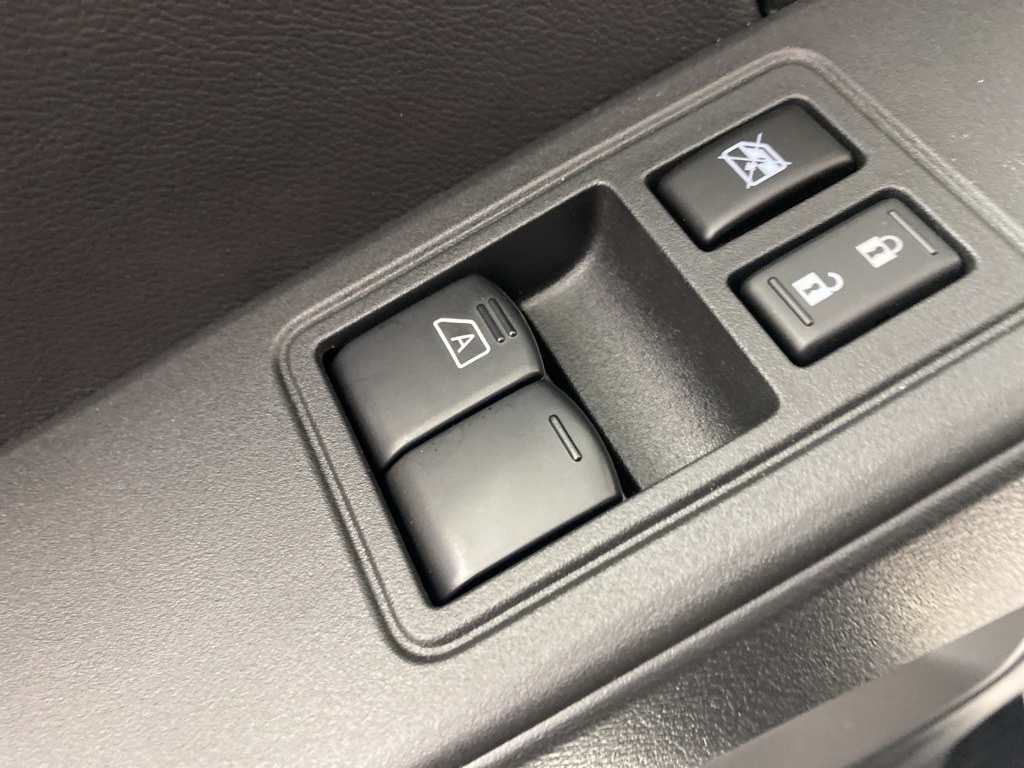 2025 Nissan Frontier SV photo 12