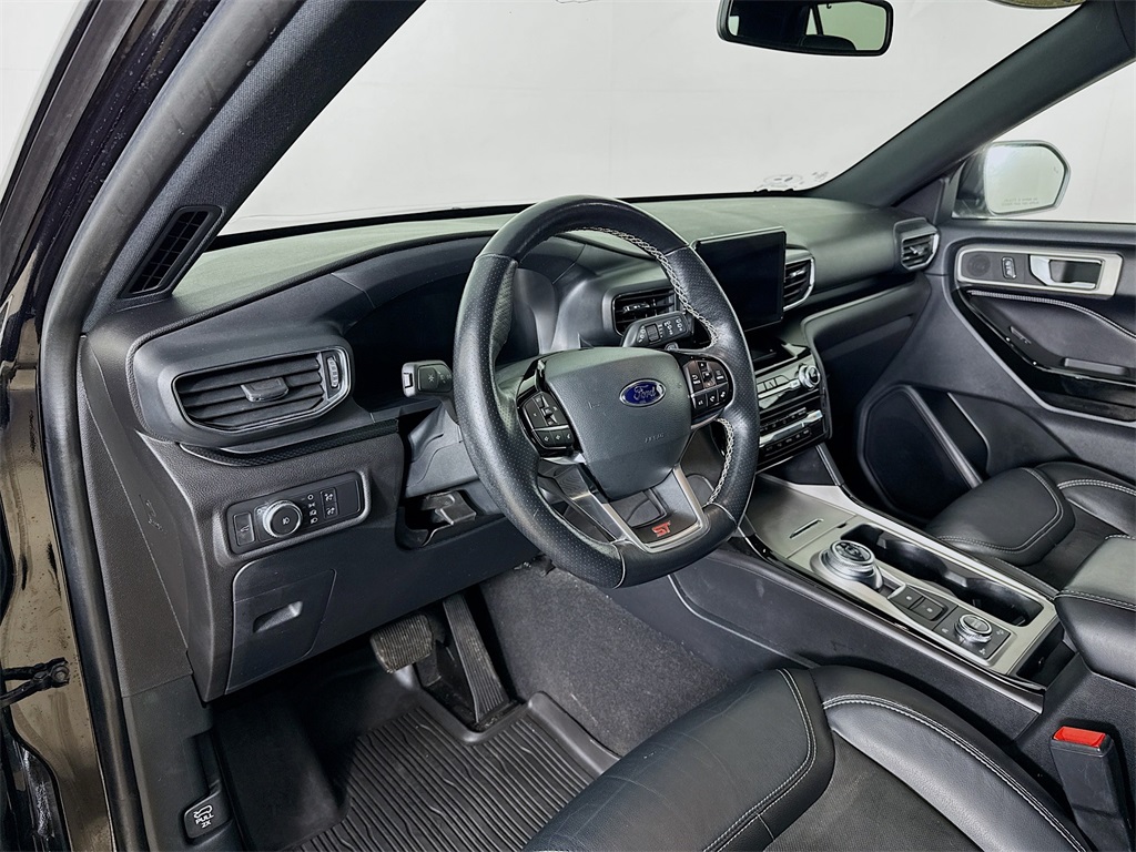 2022 Ford Explorer ST photo 13