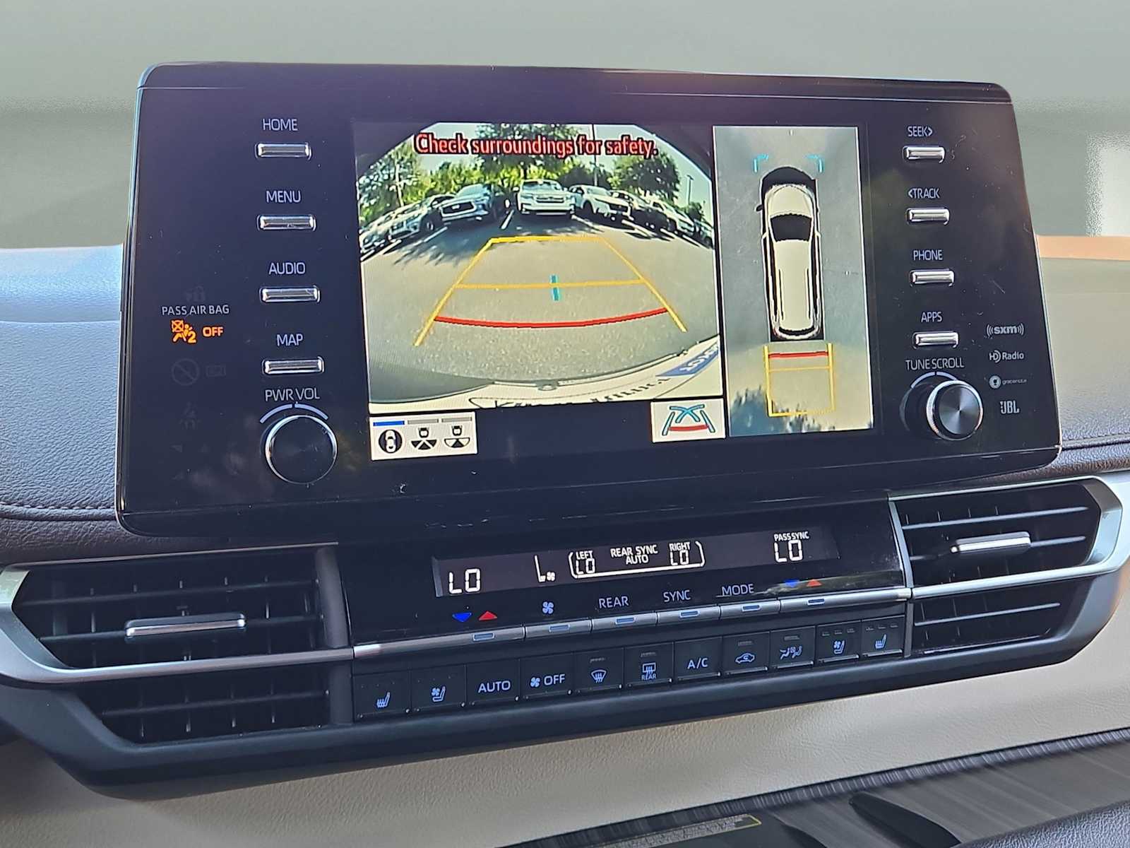 2024 Toyota Sienna Platinum photo 27