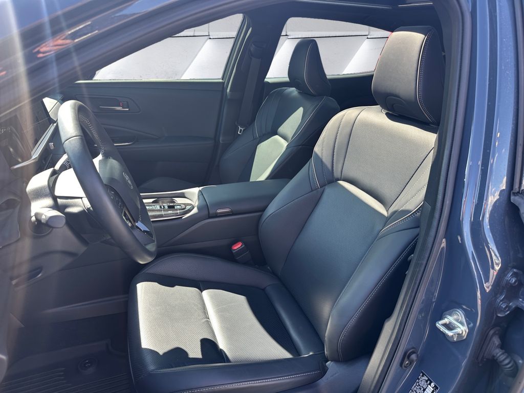 2025 Toyota Crown Limited photo 8