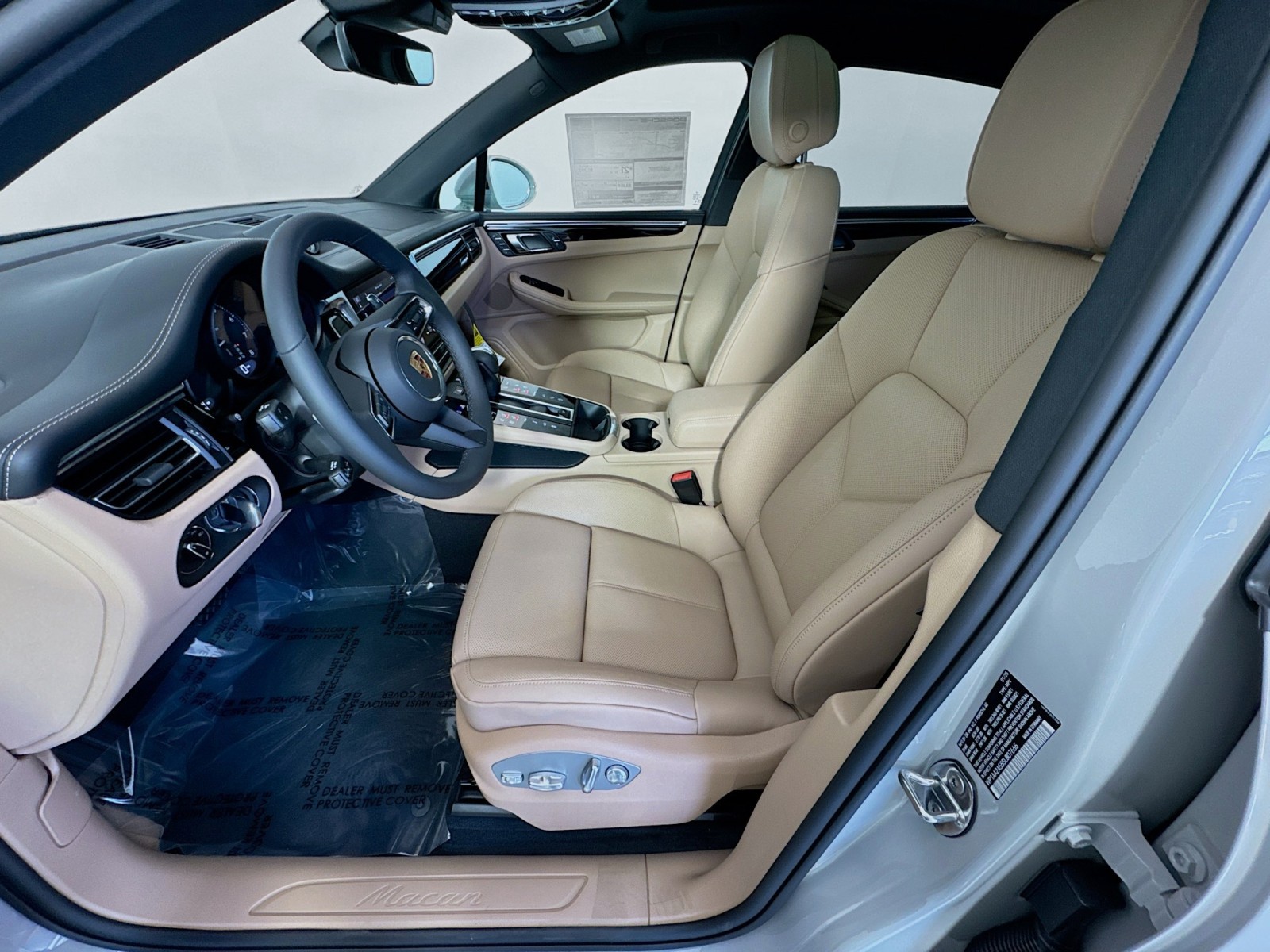 2025 Porsche Macan T photo 5