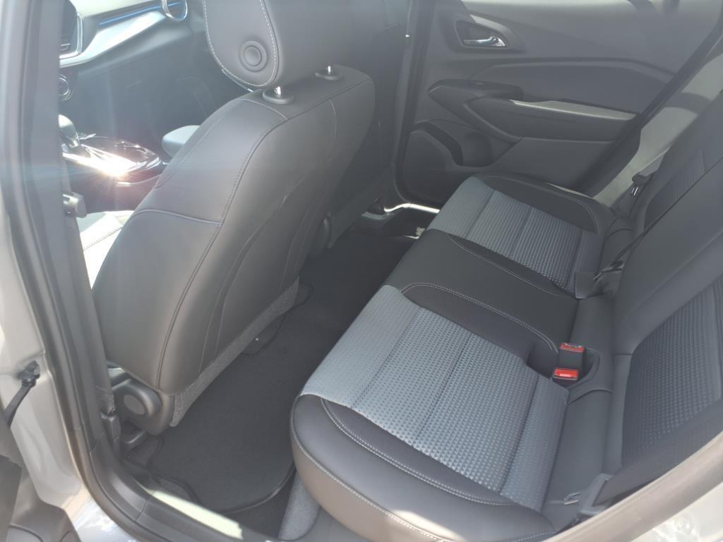 2025 Chevrolet Trax LT photo 6