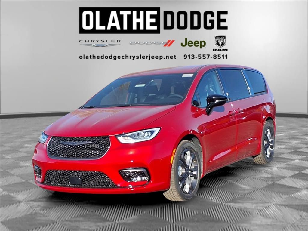 2026 Chrysler Pacifica Select's photo