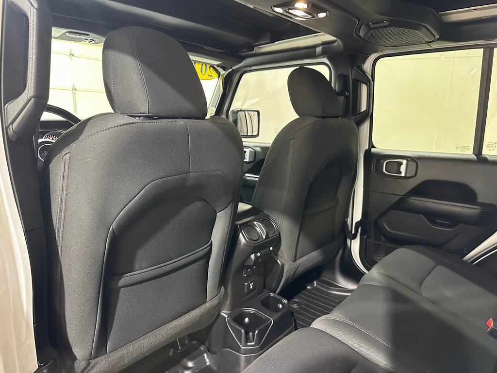 2020 Jeep Wrangler Unlimited Sahara photo 21