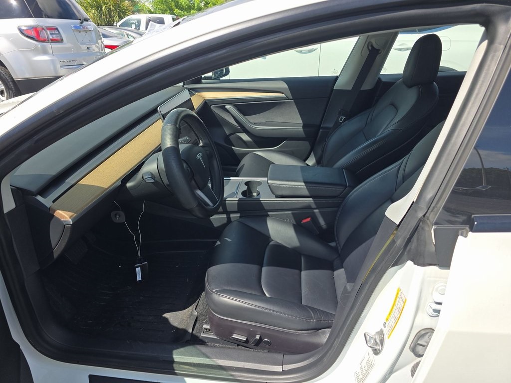 2021 Tesla Model 3 Standard Range Plus photo 3