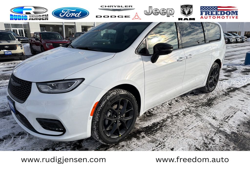 2026 Chrysler Pacifica