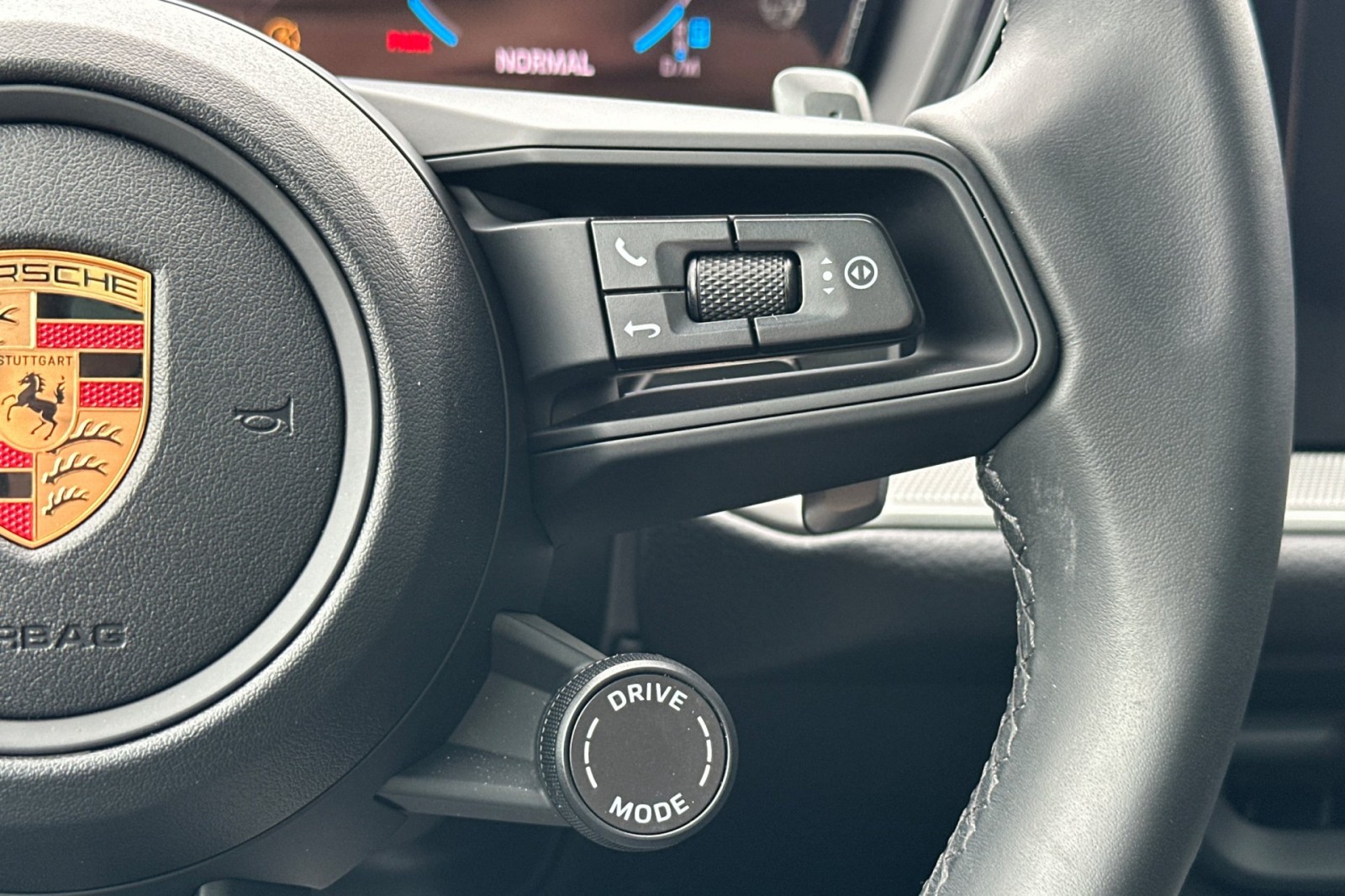2025 Porsche Cayenne Turbo photo 31