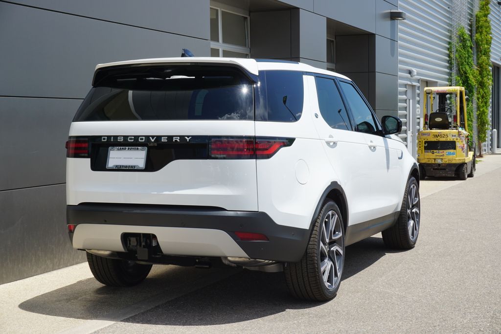 2025 Land Rover Discovery S photo 2