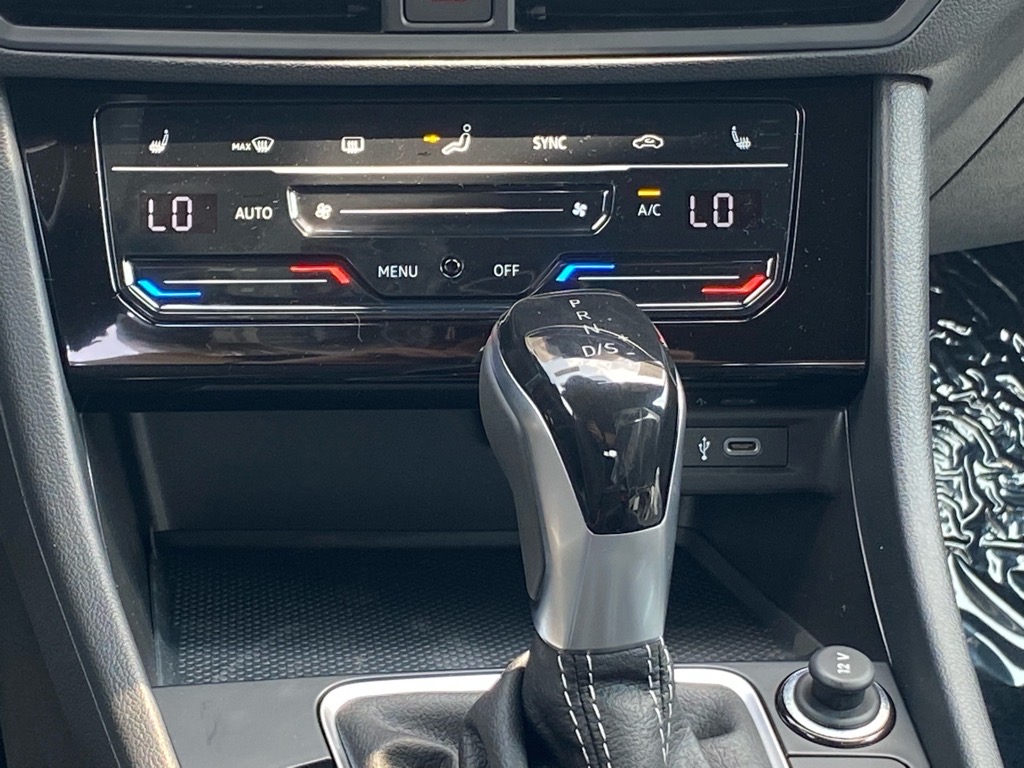 2025 Volkswagen Jetta 1.5T Sport photo 4