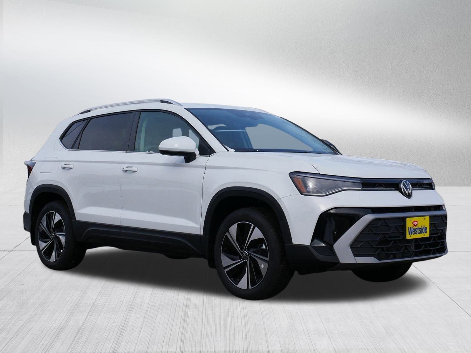 2025 Volkswagen Taos SE photo 4
