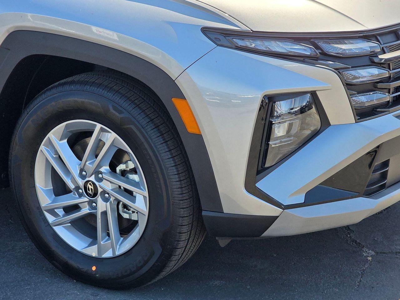 2025 Hyundai Tucson SE photo 4