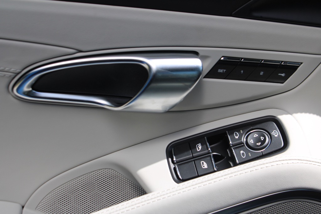 2025 Porsche Cayman photo 18