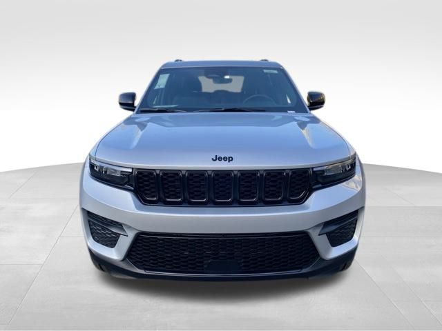 2025 Jeep Grand Cherokee Altitude X photo 2