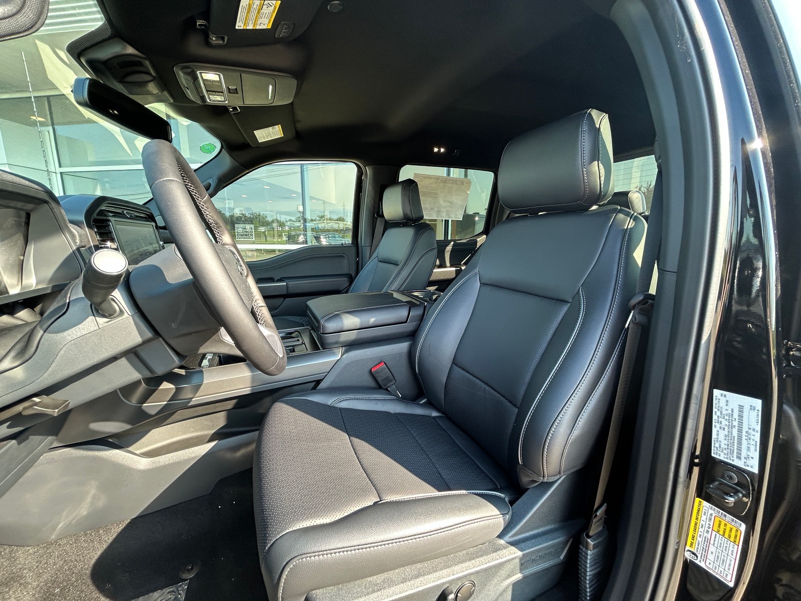 2025 Ford F-150 Lariat photo 2