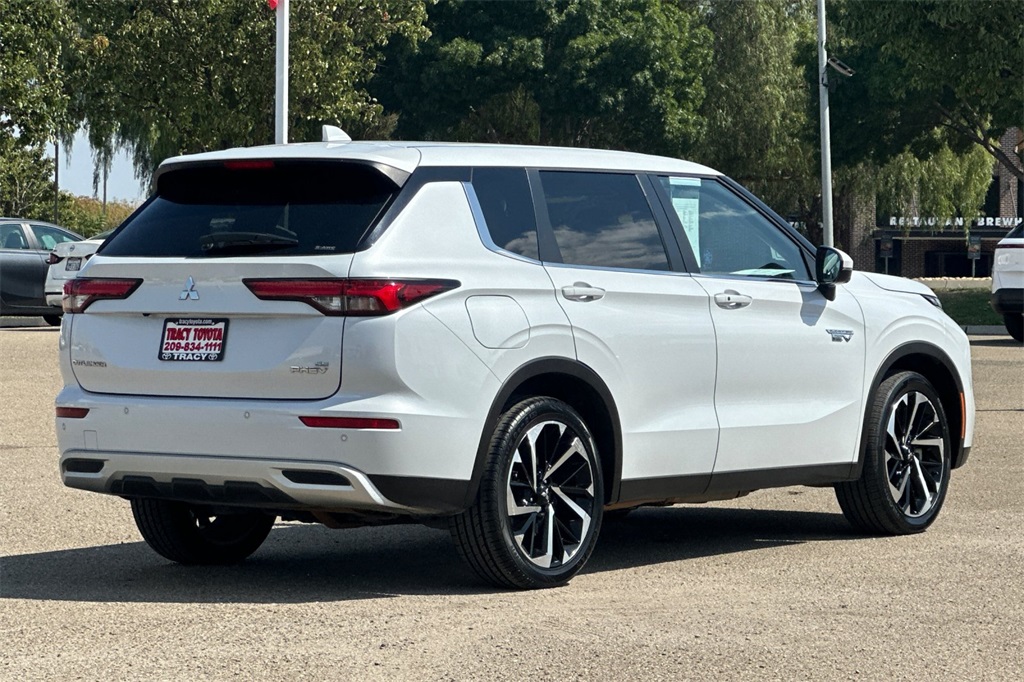 2023 Mitsubishi Outlander PHEV SE photo 4