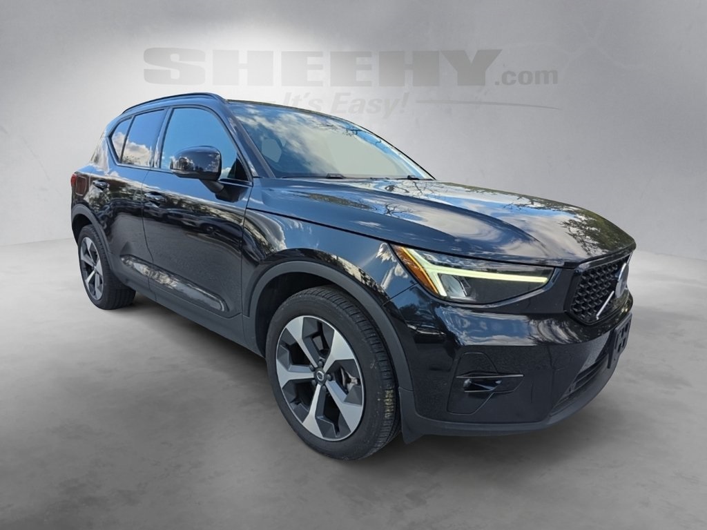 2023 Volvo XC40 Plus photo 2