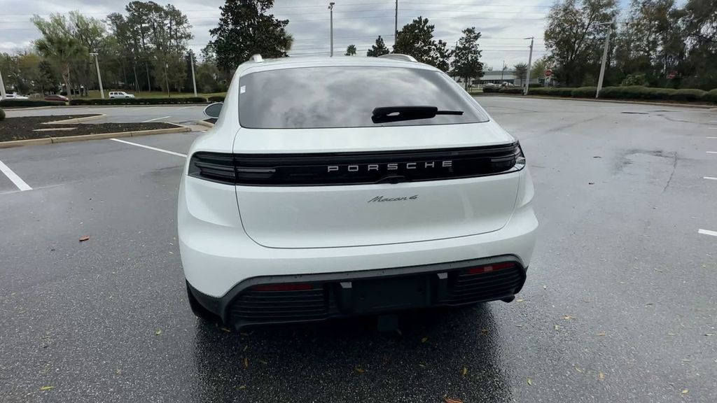 2025 Porsche Macan Electric 4 photo 7