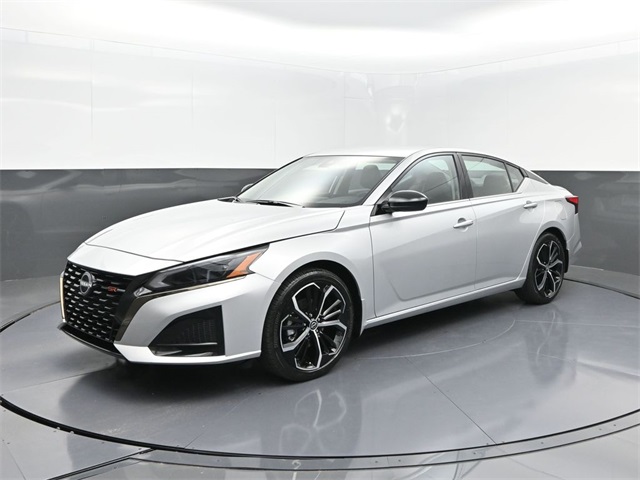 2025 Nissan Altima SR's photo