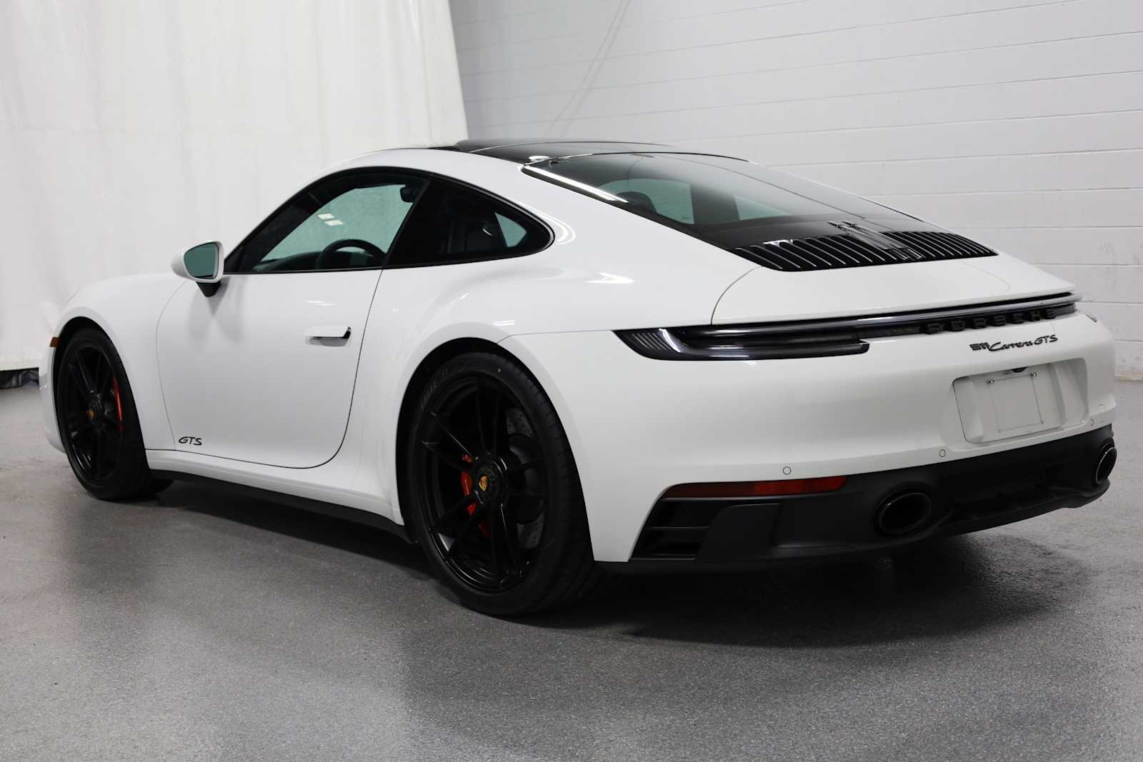 2022 Porsche 911 GTS Coupe photo 3