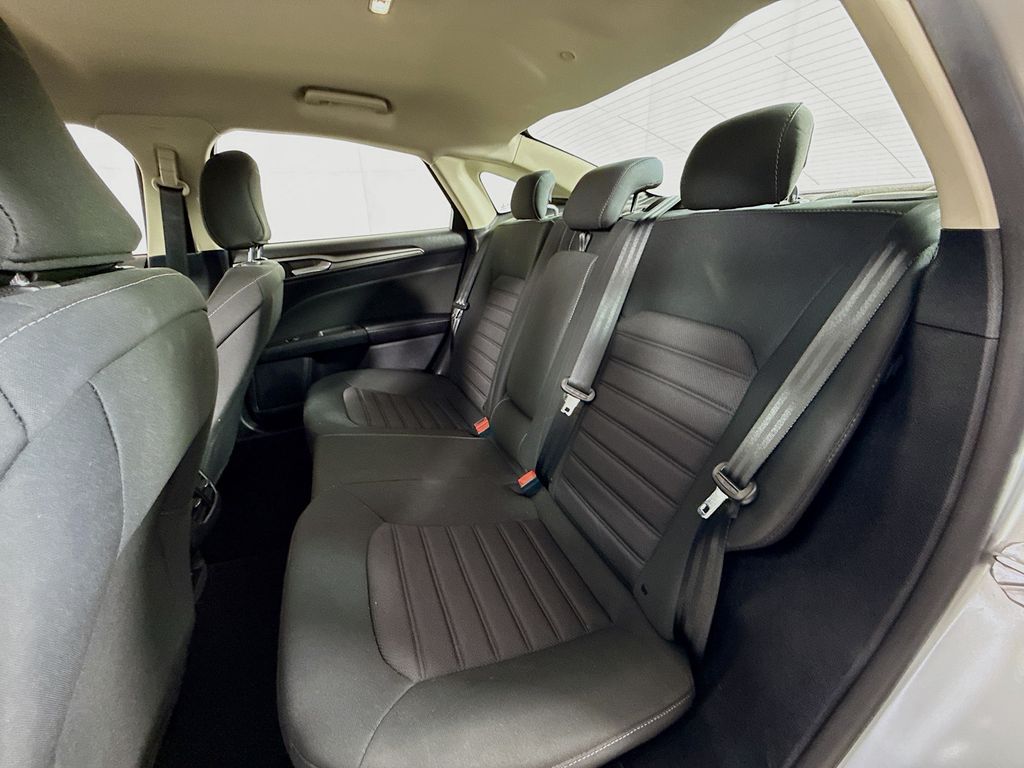 2020 Ford Fusion Hybrid SE photo 23
