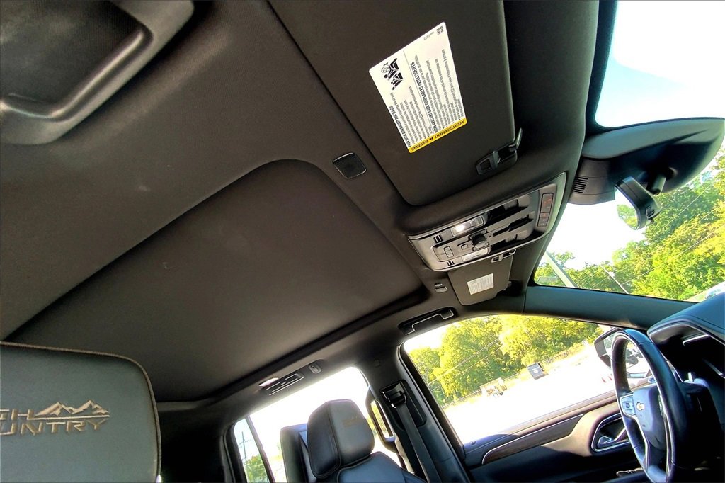 2023 Chevrolet Suburban High Country photo 21