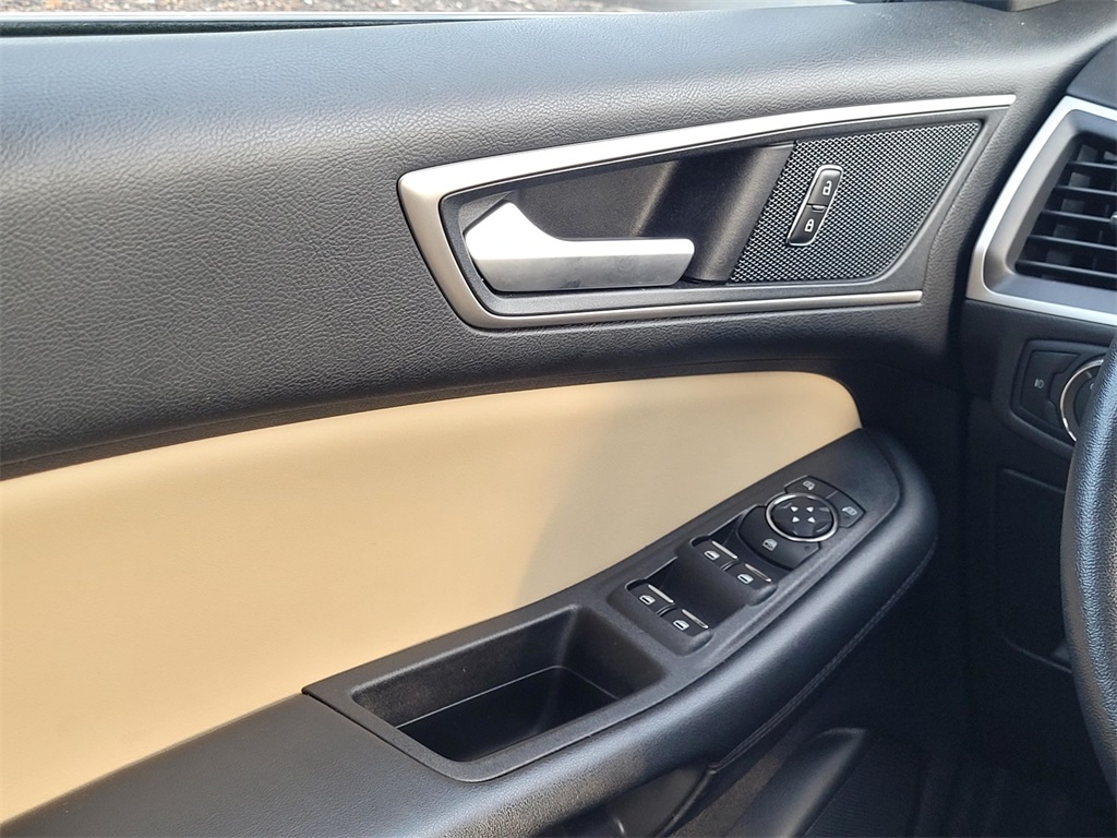 2021 Ford Edge SEL photo 30